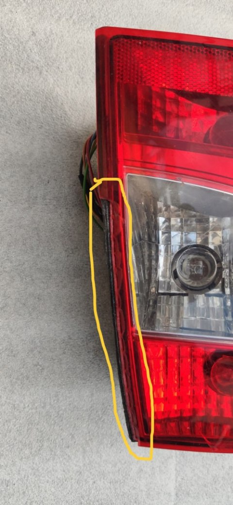 Lampa lewy tył AIXAM City Coupe Crossover 2010 - 2016 USZKODZONA
